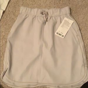 Lululemon on the fly skirt- size 6 NWT